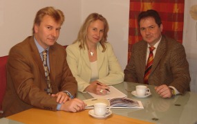 Gruppe sitzend
